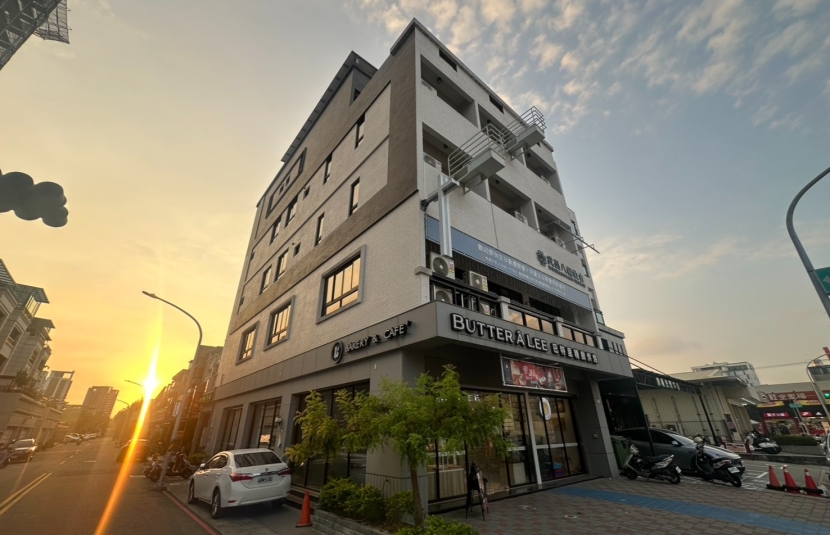 近仁雄路大面寬三角窗