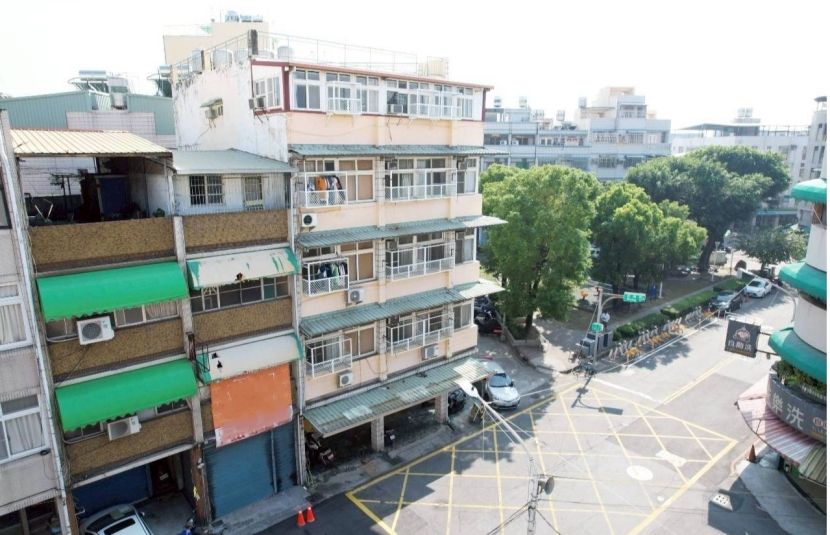 捷運09三多商圈收租面寬邊間大透天