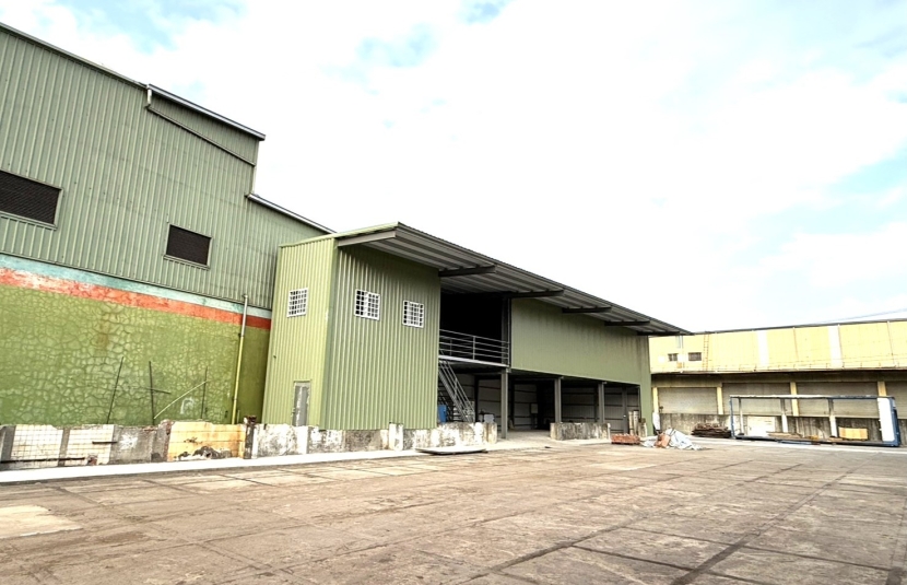 近旗楠路面寬1400坪廠房