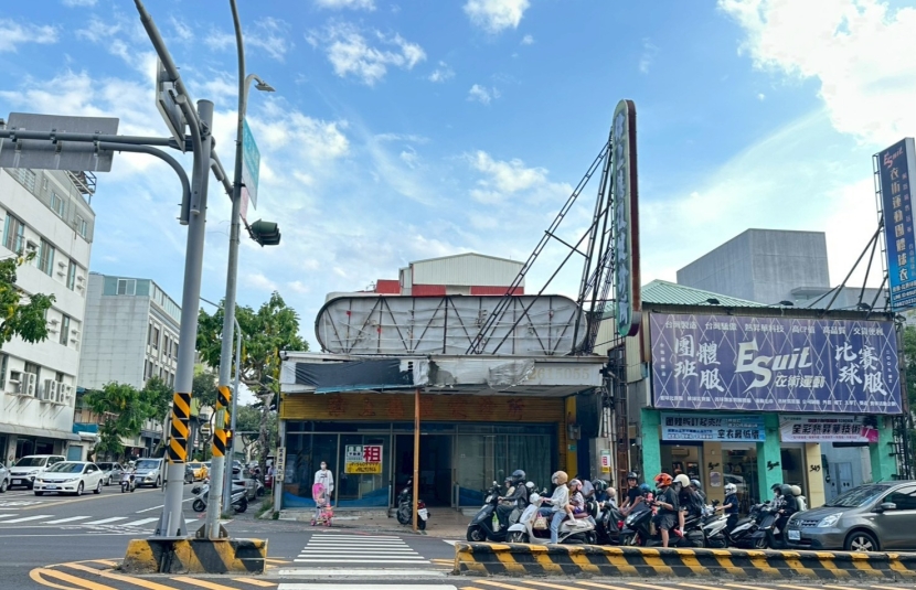 學區角窗金店