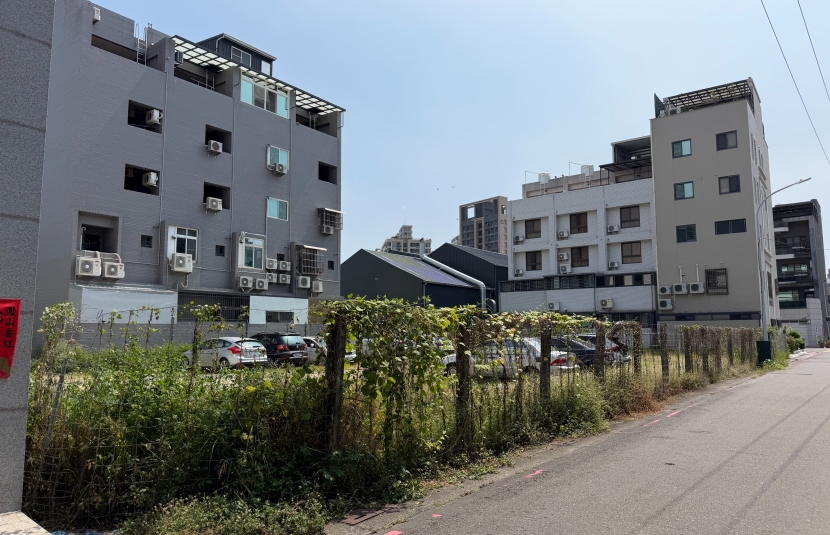 文龍東路雙面路建地