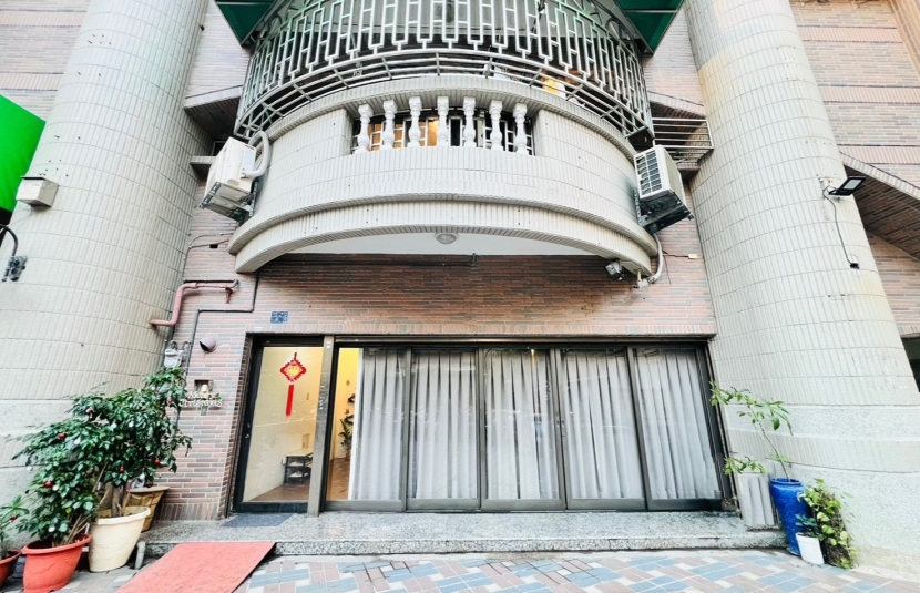 農十六輕軌旁大面寬店面