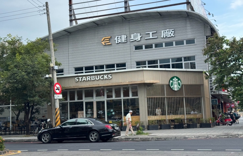 文山特區三角窗旗艦店面